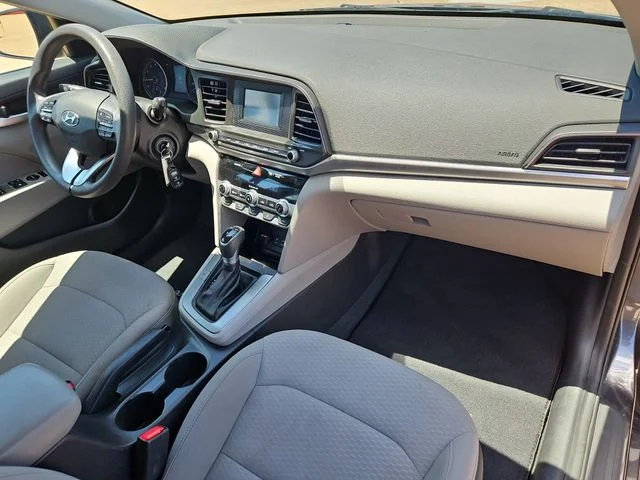 Used 2020 Gray Hyundai SE image 17