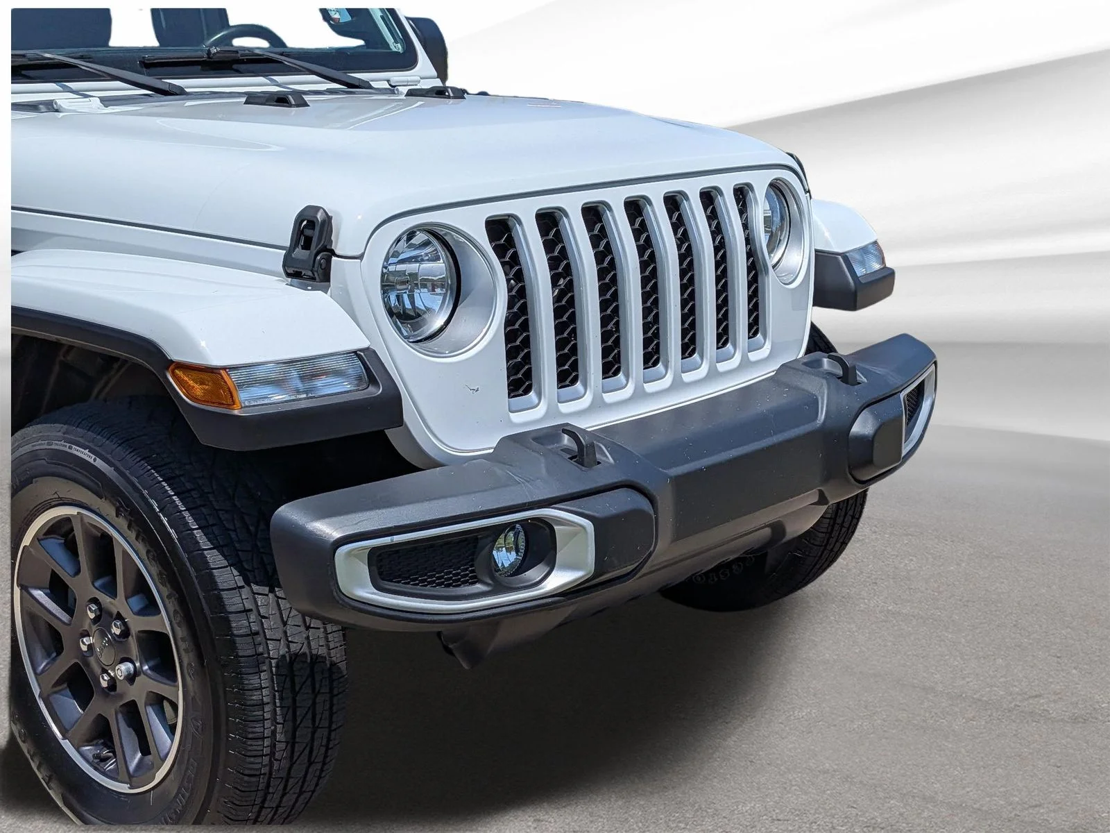 Used 2022 Bright White Clearcoat Jeep Overland image 37