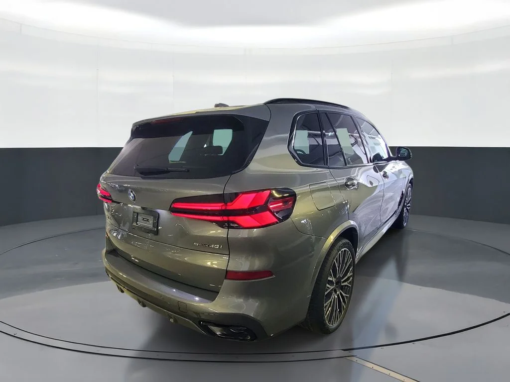 Used 2026 Gray BMW sDrive40i image 3