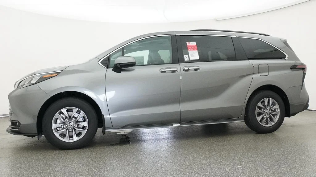 New 2026 Heavy Metal Toyota XLE image 4