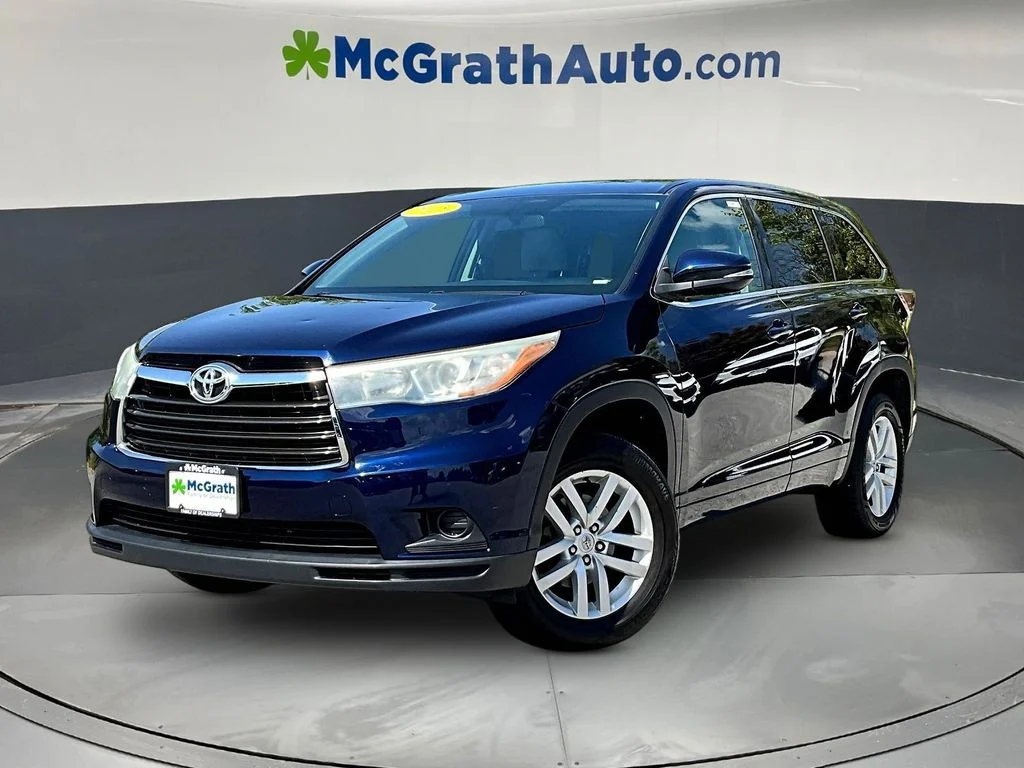 Used 2015 Blue Toyota LE image 3