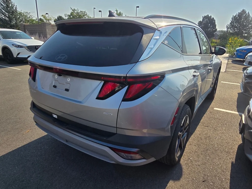 Used 2025 Shimmering Silver Hyundai SEL image 15