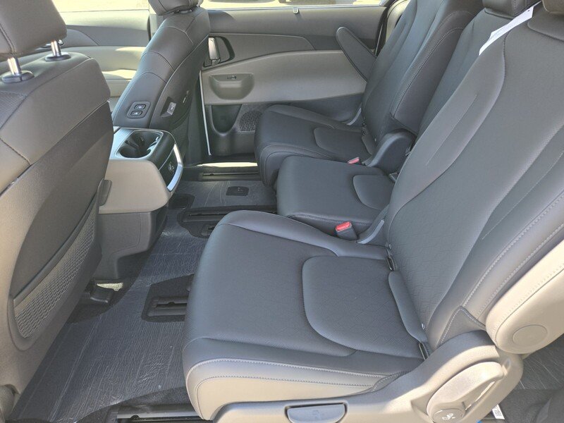 New 2026 Snow White Pearl Kia EX image 8