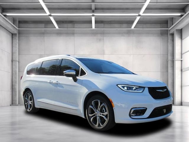 2026 Chrysler Pacifica Pinnacle's photo