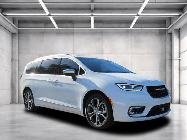 2026 Chrysler Pacifica Pinnacle's photo