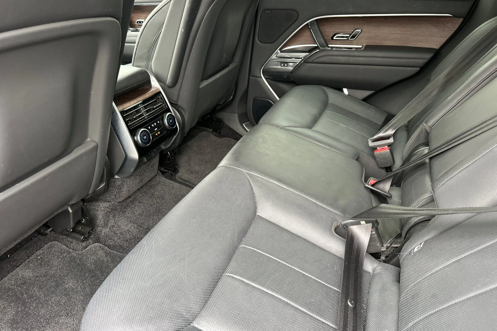 Used 2023 Blue Land Rover SE image 14