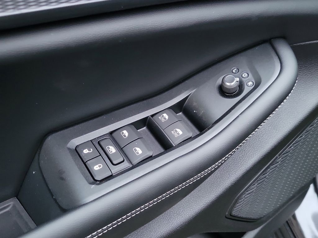 New 2026 Baltic Gray Metallic Clear-Coat Exterior Paint Jeep Laredo X image 17