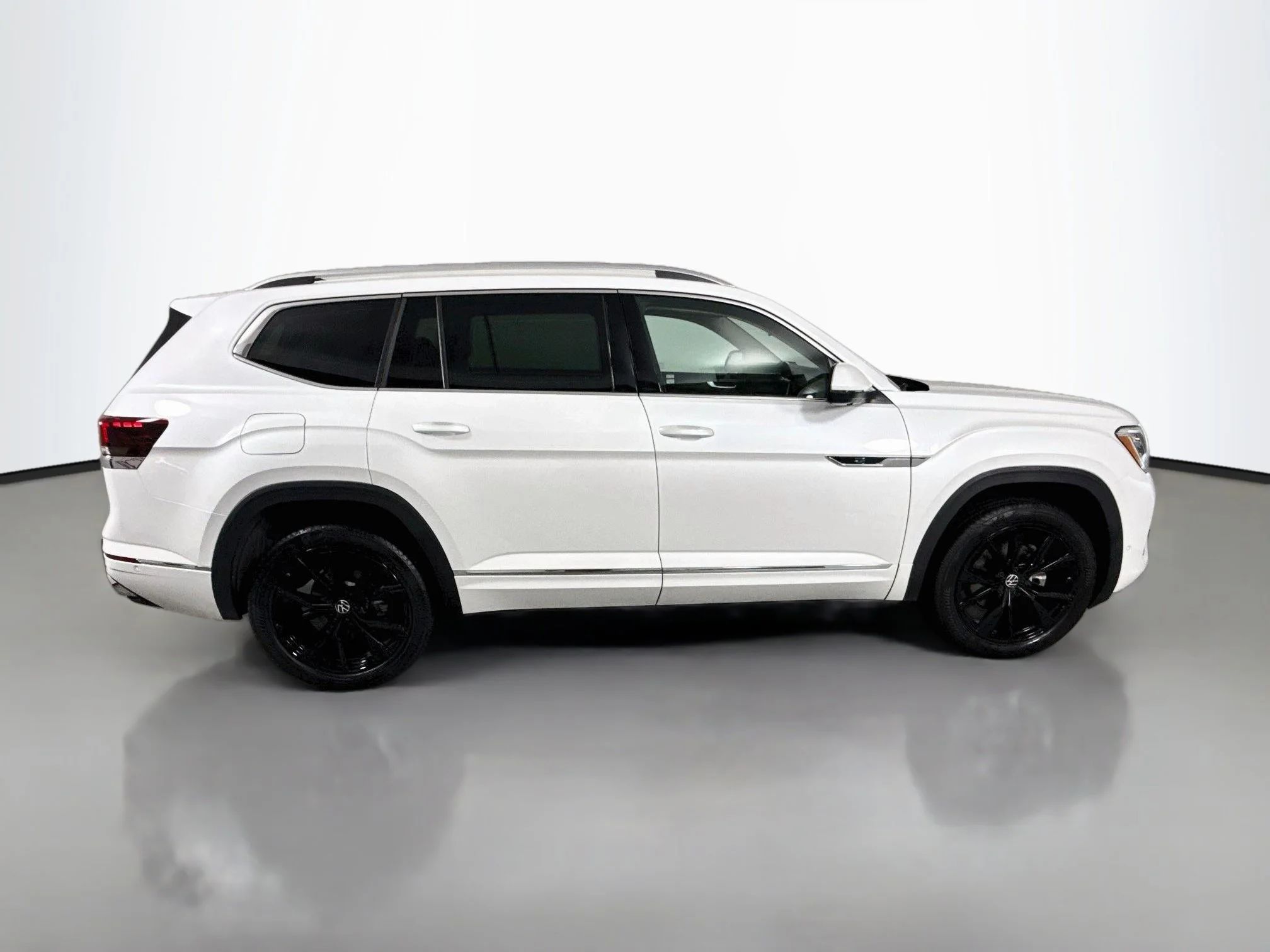 Used 2024 White Volkswagen 2.0T SEL Premium R-Line image 8