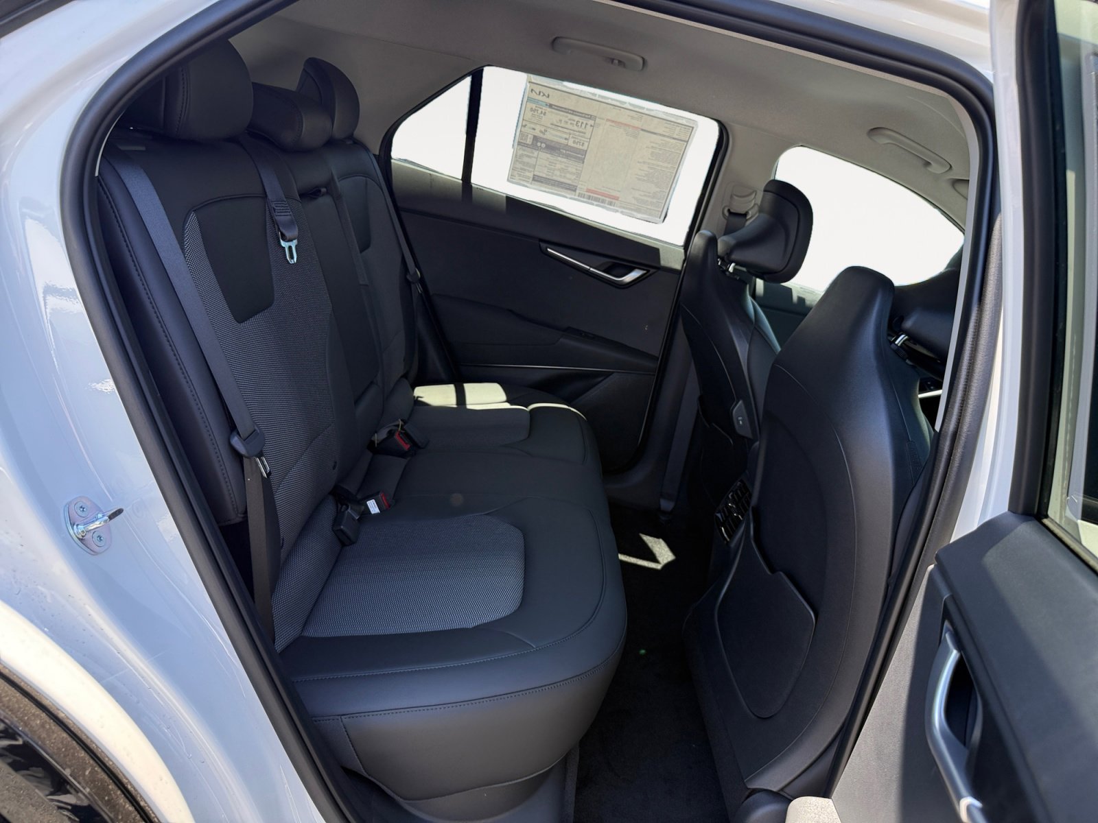 New 2026 Snow White Pearl Kia WIND image 18