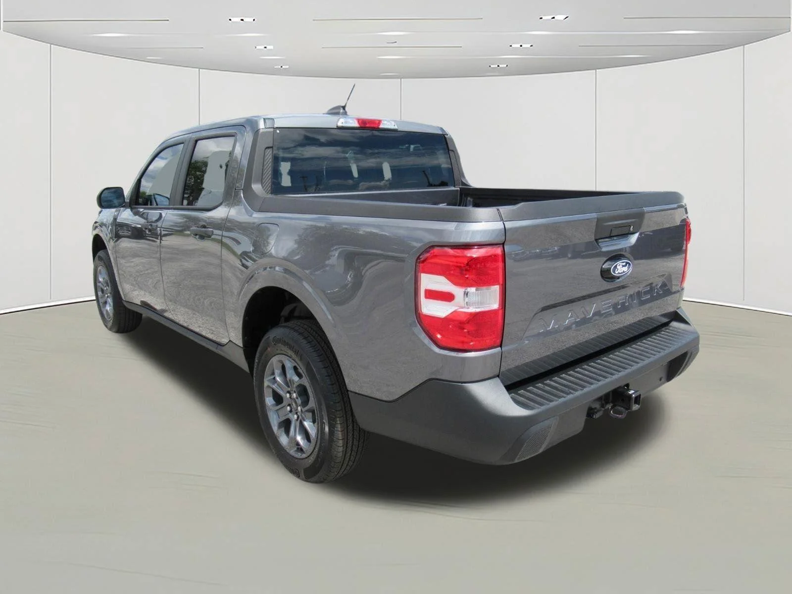 New 2026 Carbonized Gray Metallic Ford XLT image 5