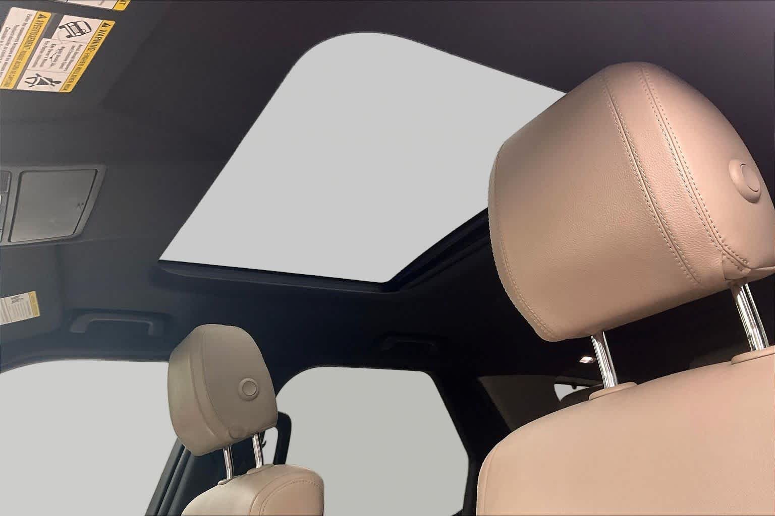 Used 2019 Fuji White Land Rover SE image 13