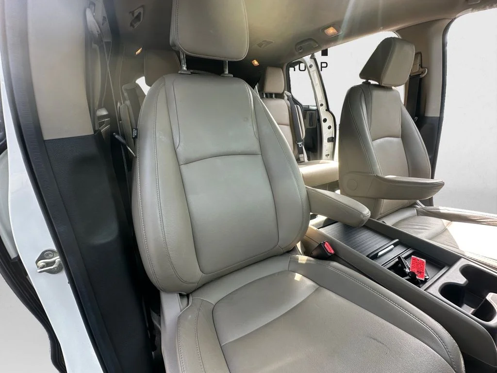 Used 2019 White Honda EX-L image 28