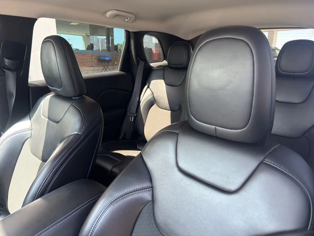 Used 2019 Bright White Clearcoat Jeep Latitude Plus image 3