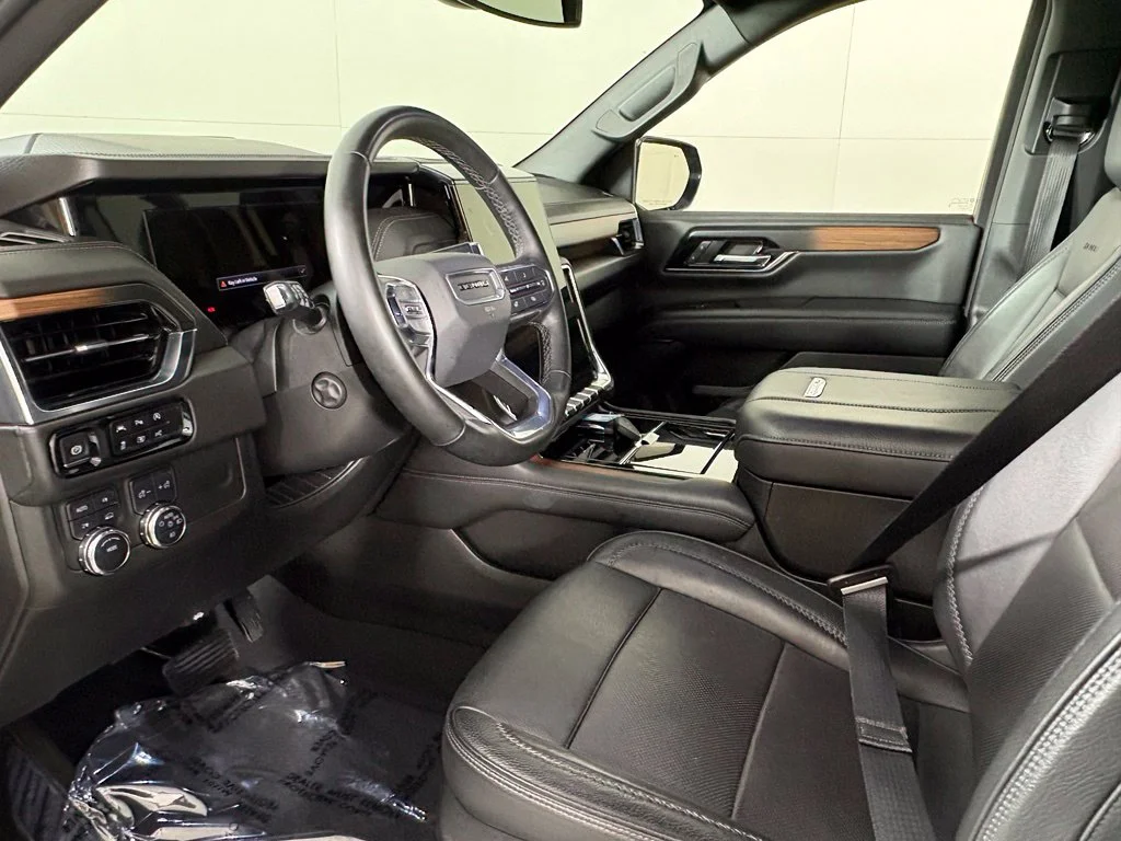 Used 2025 Silver GMC Denali image 27