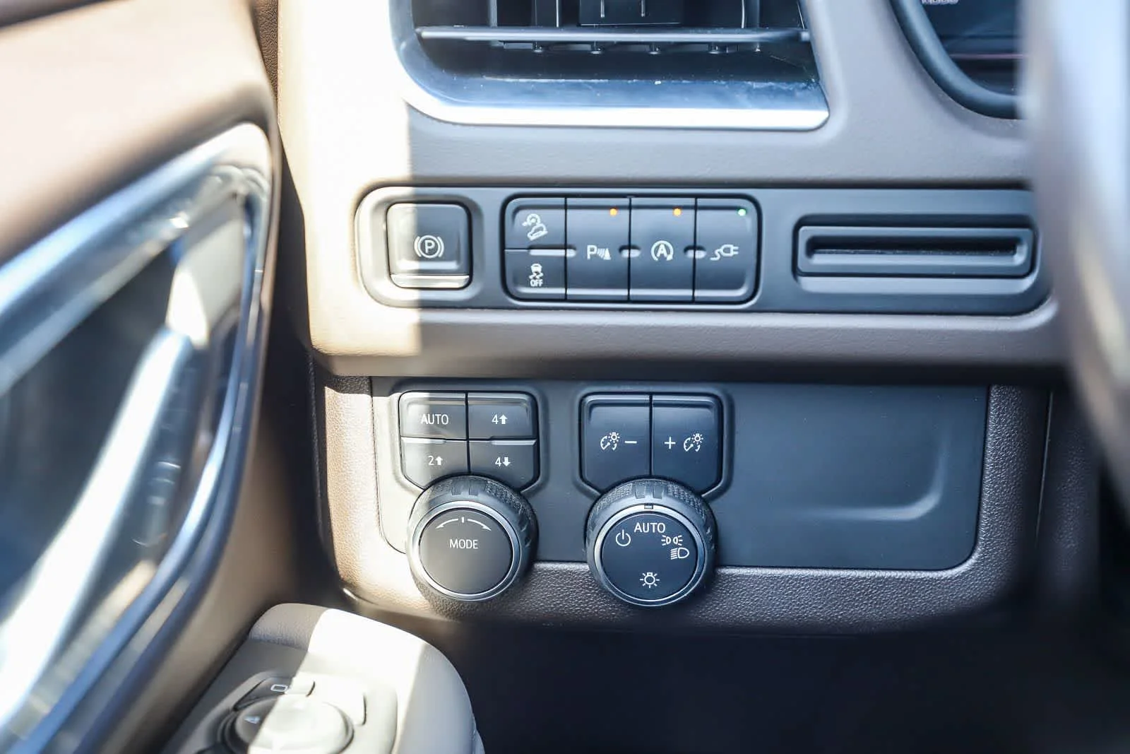 Used 2021 Empire Beige Metallic Chevrolet Z71 image 26