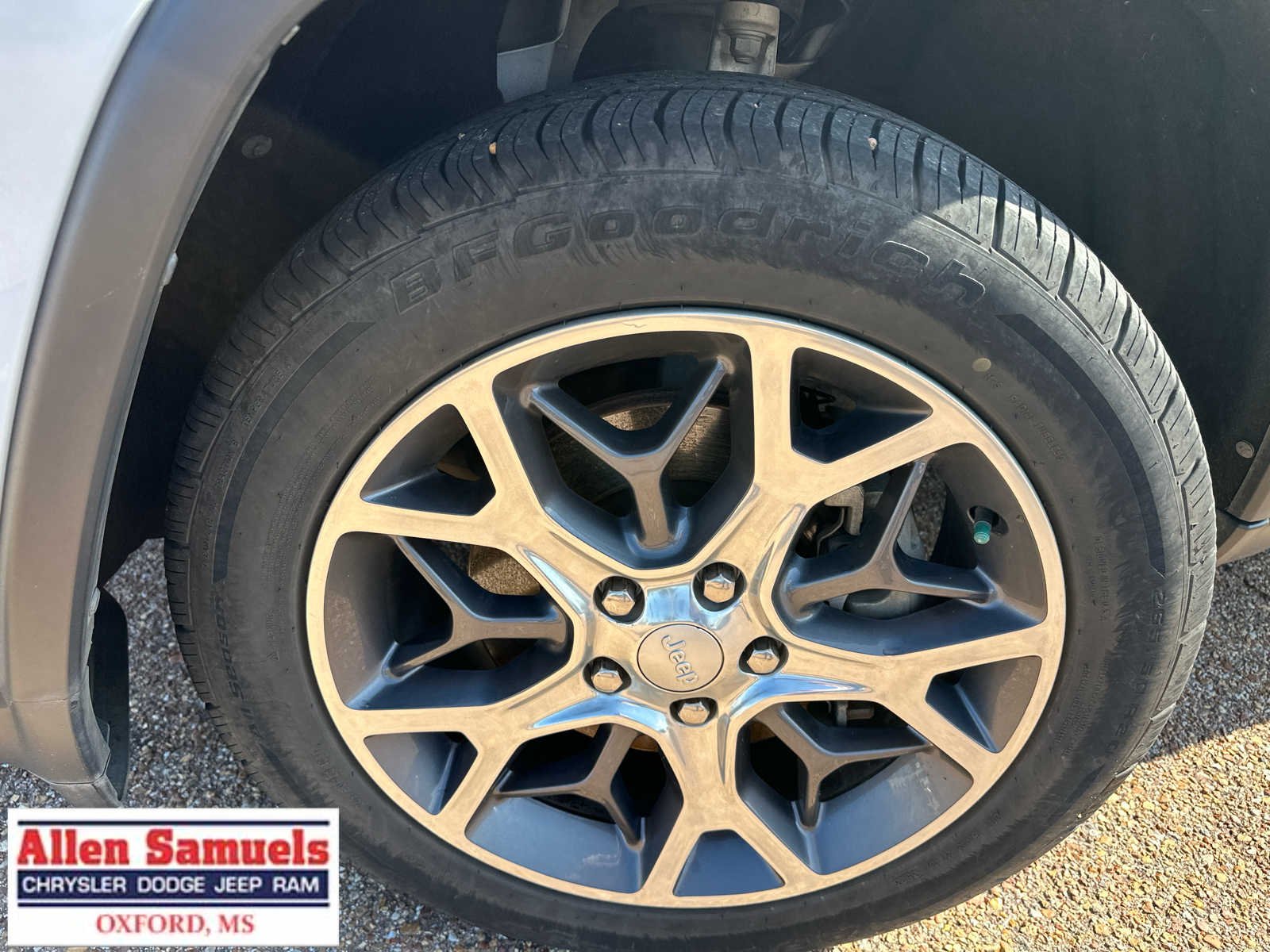 Used 2022 Bright White Clearcoat Jeep Limited image 47