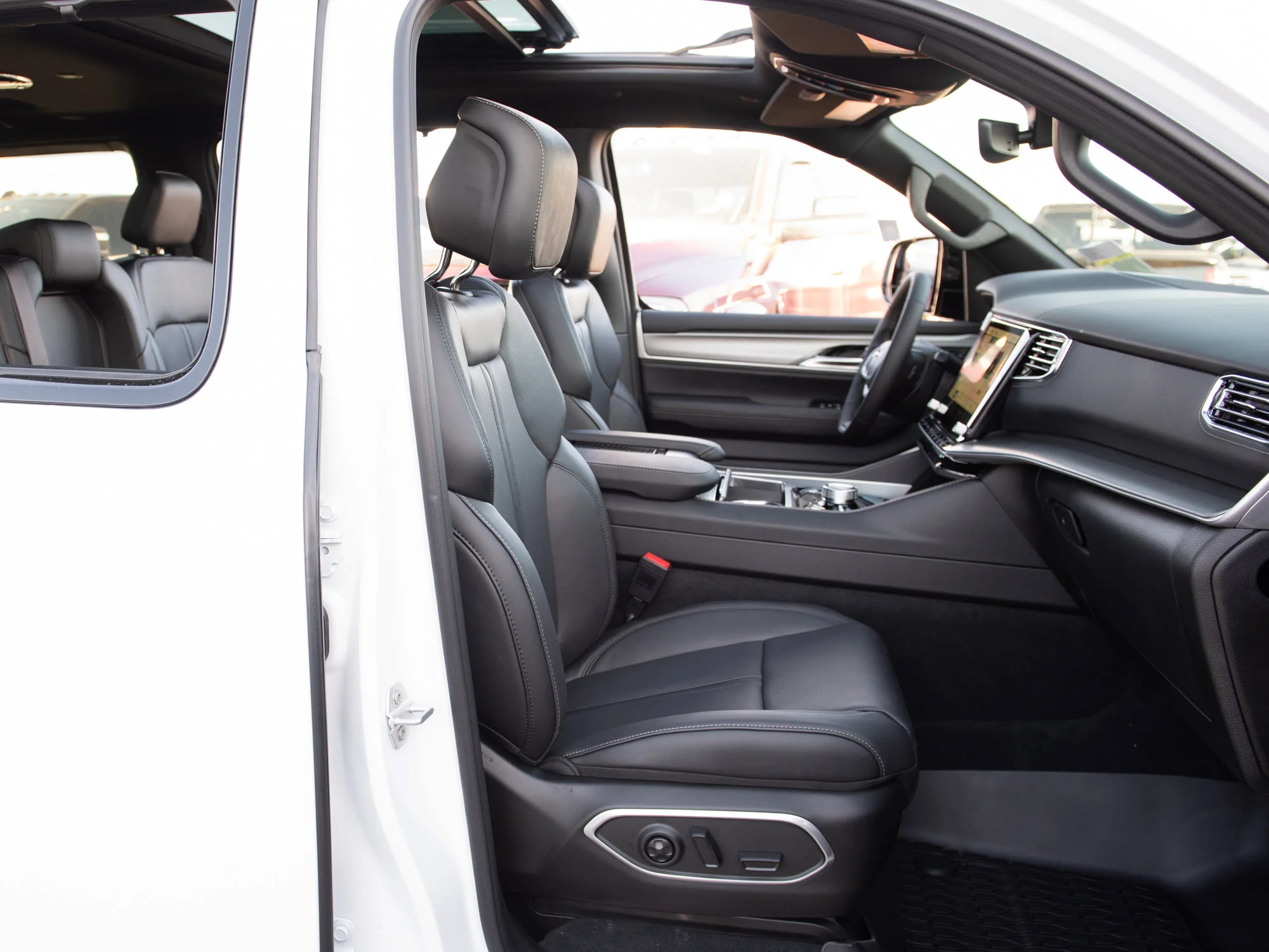 New 2026 White Jeep Limited Reserve* image 35