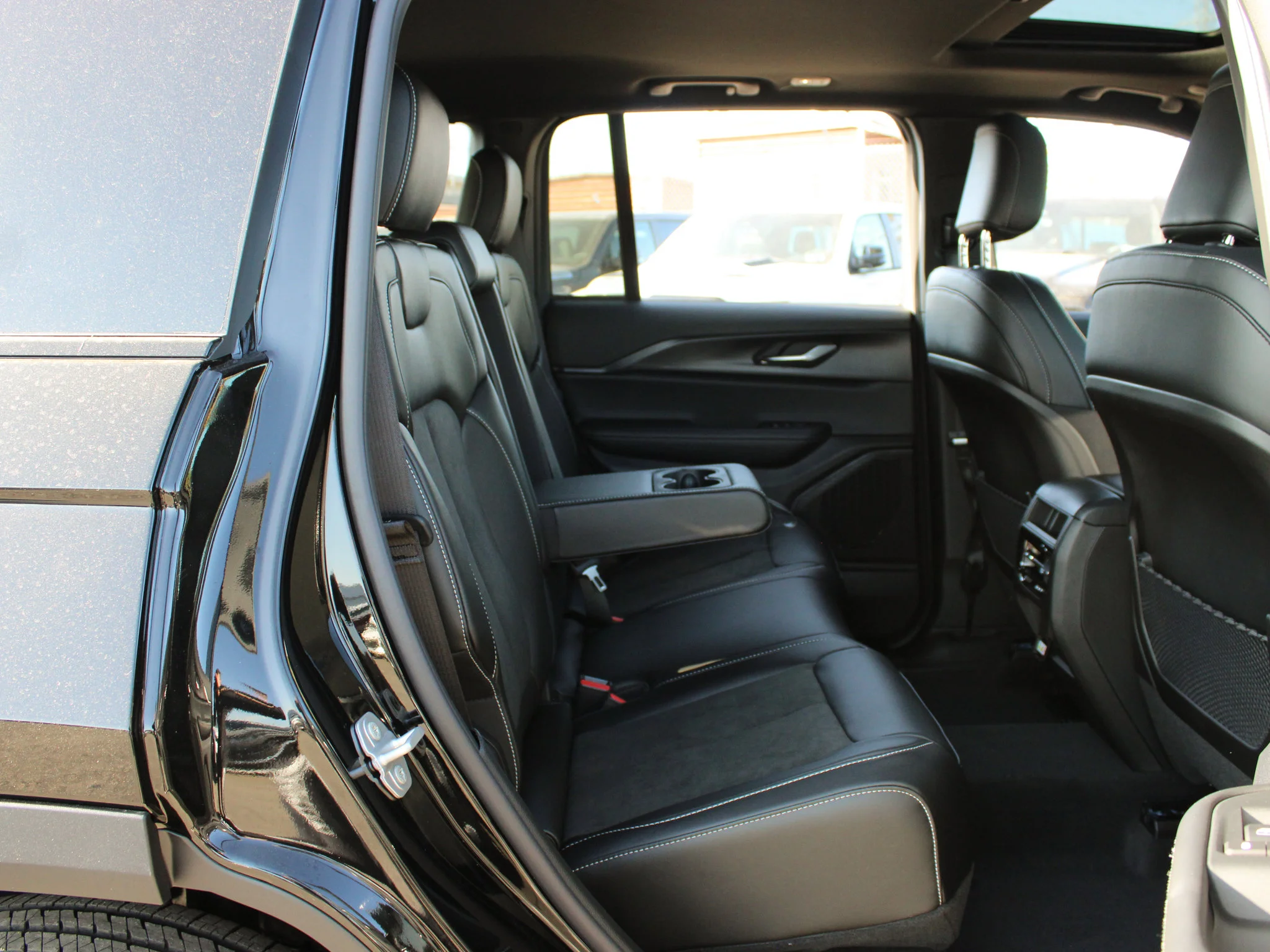 New 2025 Black Jeep Altitude* 4x4, Sunroof, Trailer Tow Pkg, Heated Leather image 13