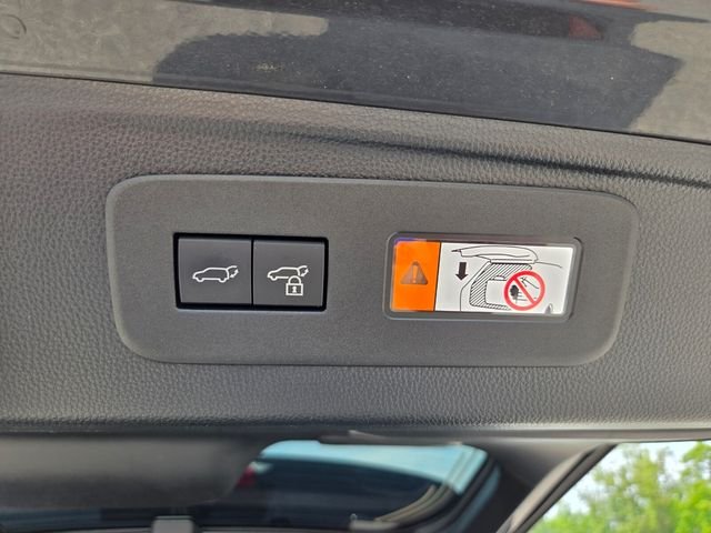 Used 2025  Toyota Base image 19