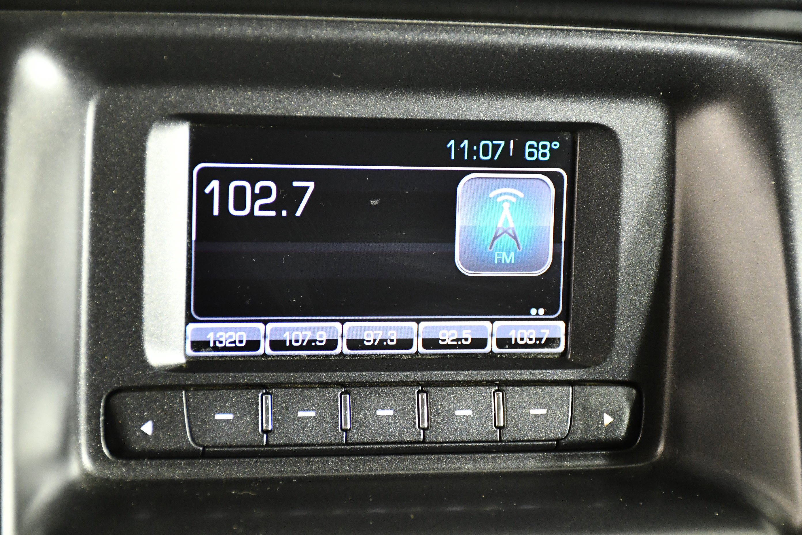 Used 2015 Summit White Chevrolet 2WD WT image 29