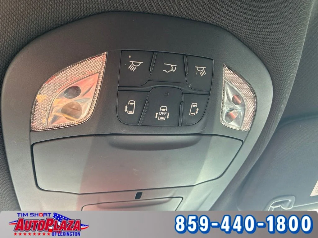 Used 2025 White Chrysler Select image 35