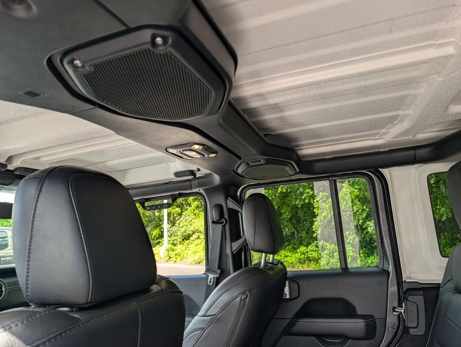 Used 2021 Gray Jeep Sahara 4x4 image 22