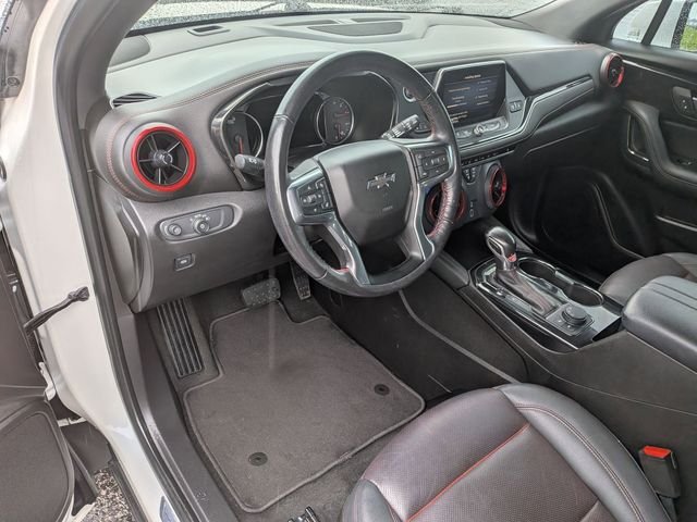 Used 2021 Iridescent Pearl Tricoat Chevrolet RS image 10