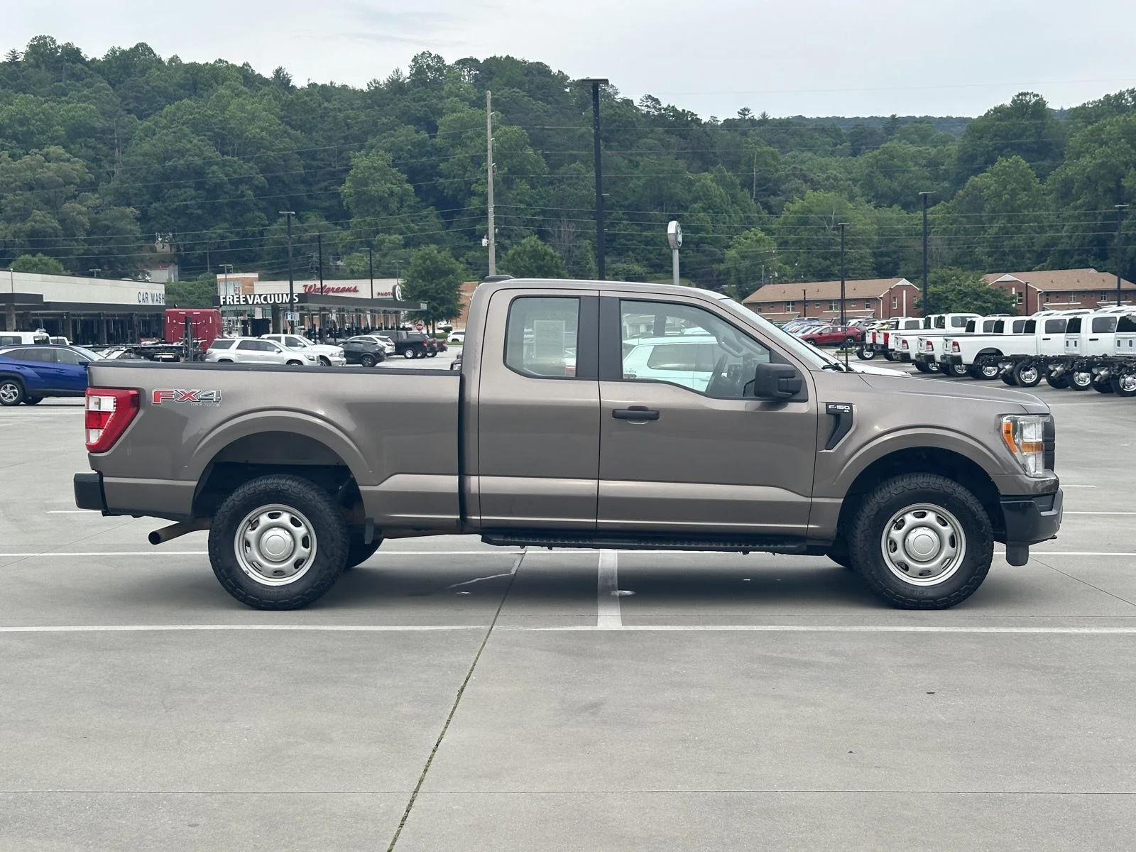 Used 2022 Stone Gray Metallic Ford XL image 8