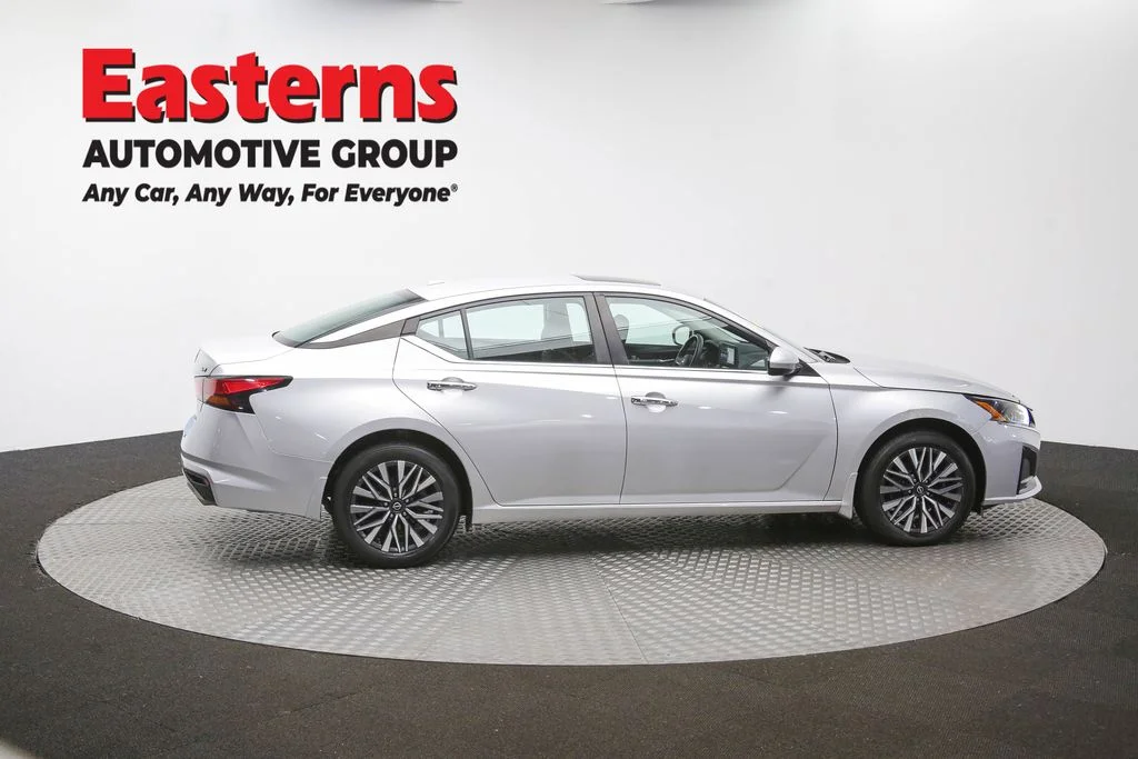 Used 2023 Silver Nissan 2.5 SV image 47