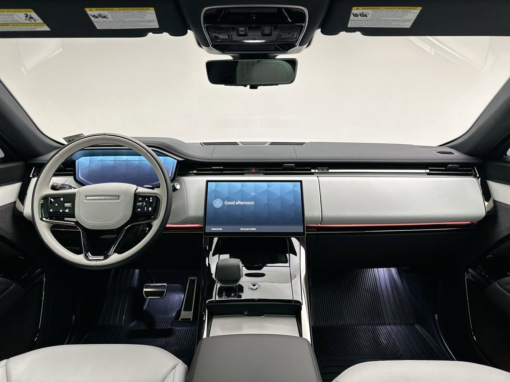 Used 2025  Land Rover Dynamic SE image 20