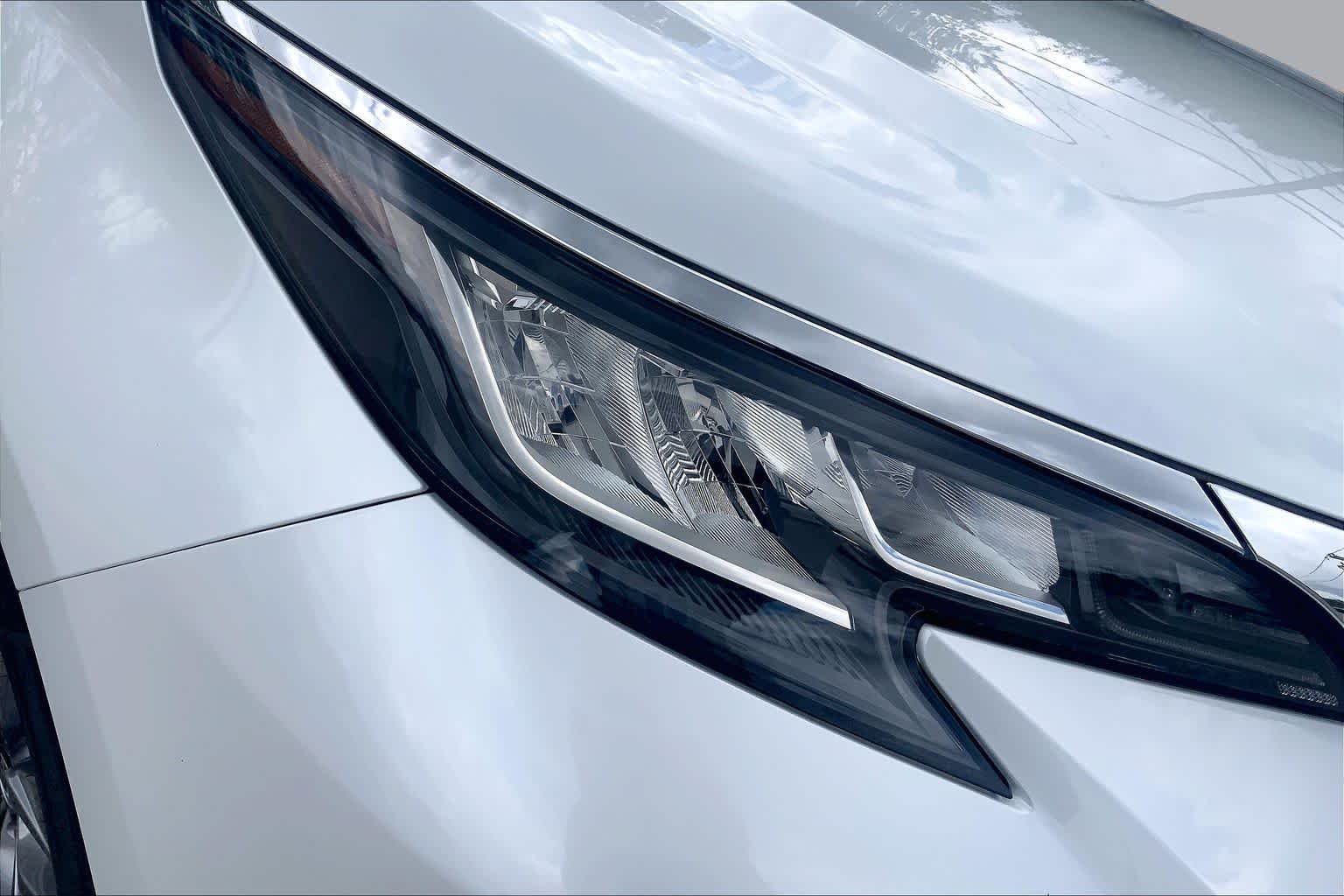 Used 2022 Wind Chill Pearl Toyota XLE image 27