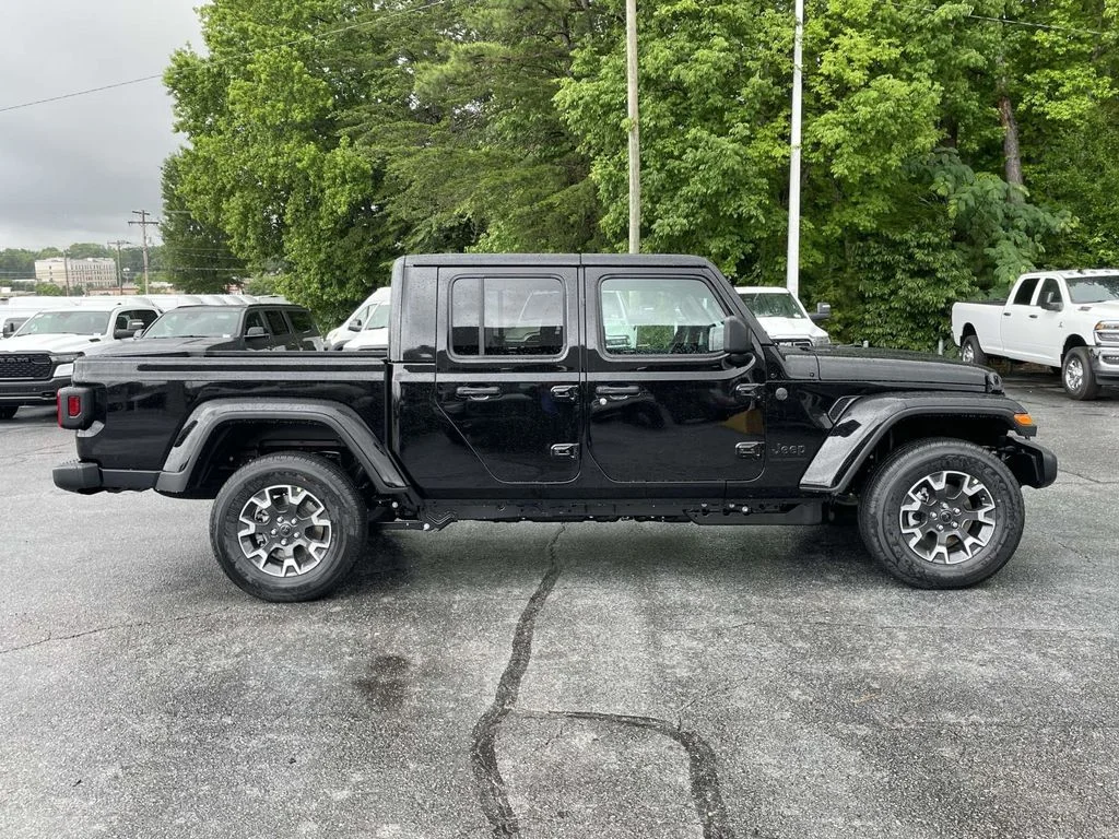 New 2026 Black Clear-Coat Exterior Paint Jeep Sahara image 9