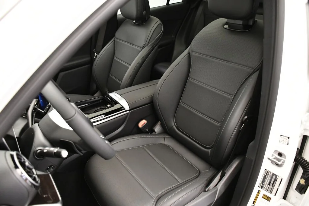 New 2026 Polar White Mercedes-Benz GLC 300 image 37