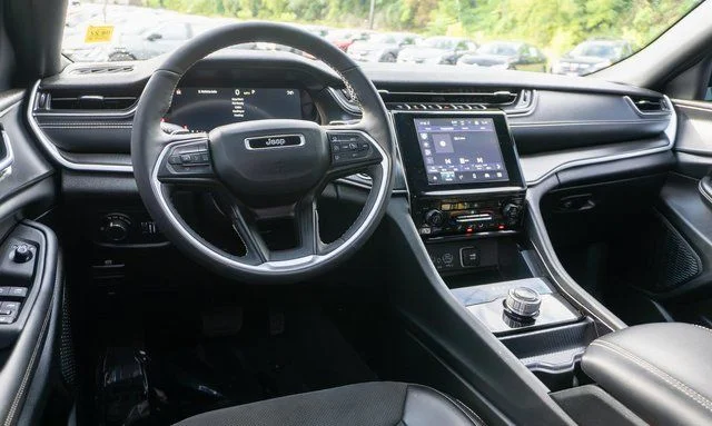 Used 2025 Gray Jeep Altitude X image 13