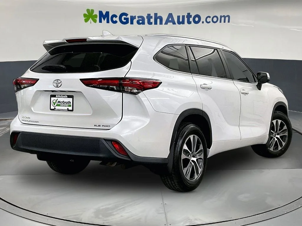 Used 2023 Beige Toyota XLE image 16