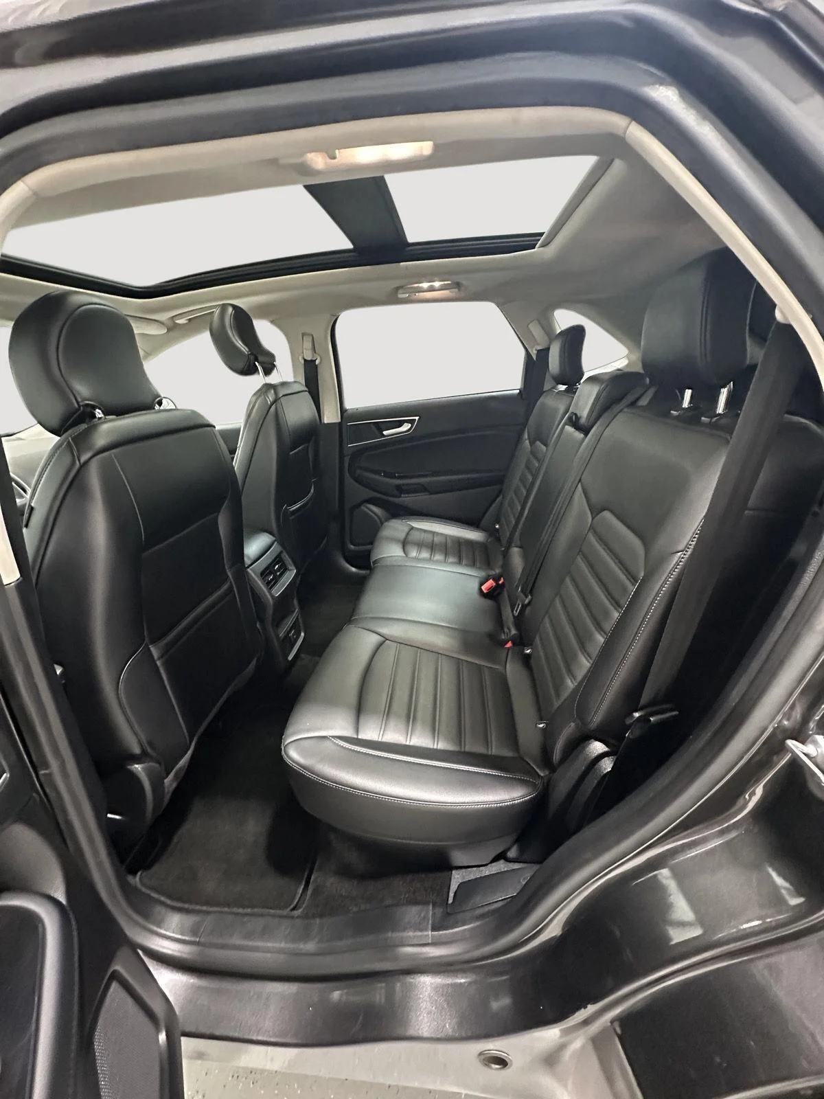 Used 2018 Magnetic Metallic Ford SEL image 24