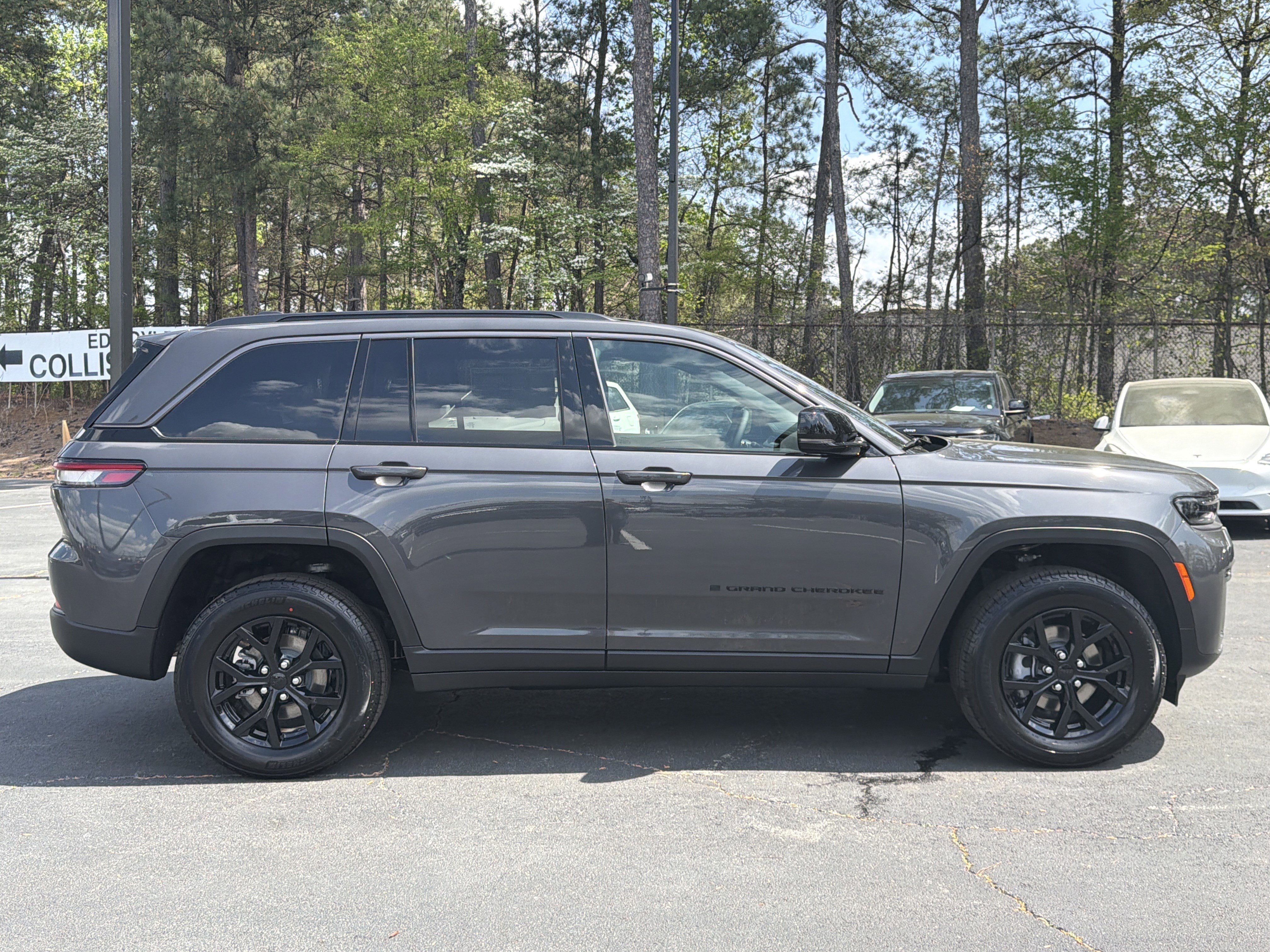 New 2026 Baltic Gray Metallic Clear-Coat Exterior Paint Jeep Altitude image 9