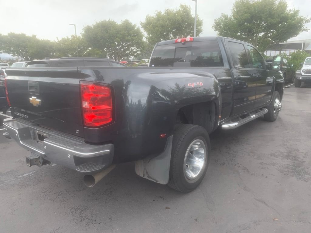 Used 2017 Graphite Metallic Chevrolet LT image 4