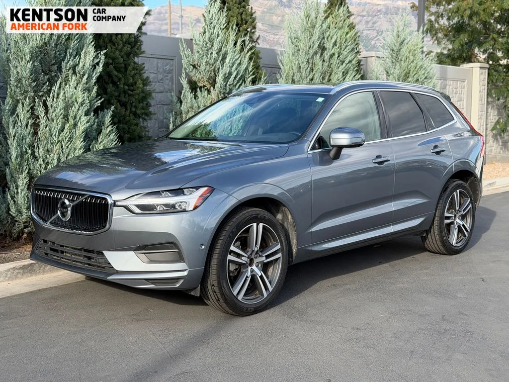 Used 2019 Gray Volvo T6 Momentum image 3