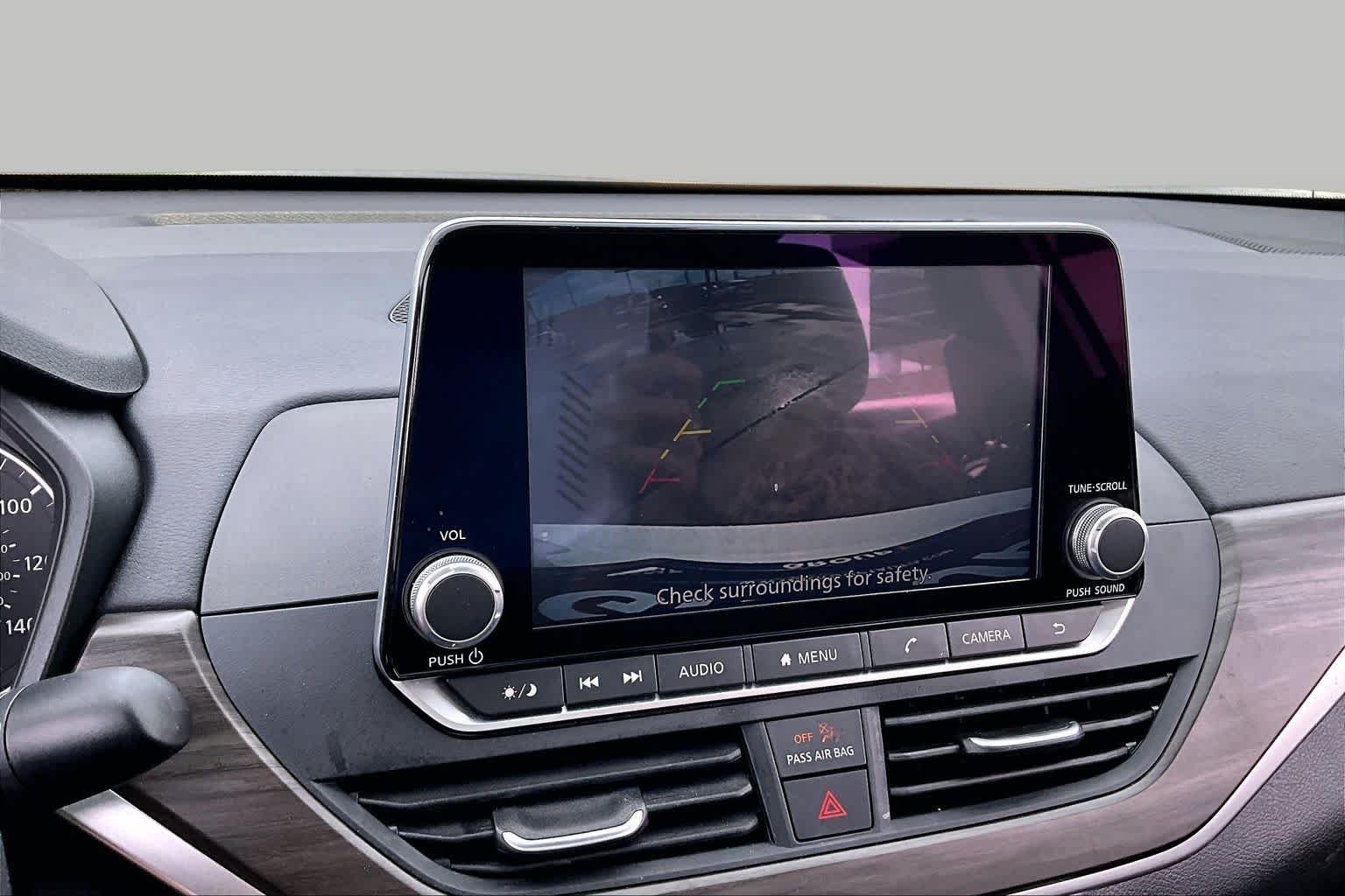 Used 2025 Glacier White Nissan SV image 25