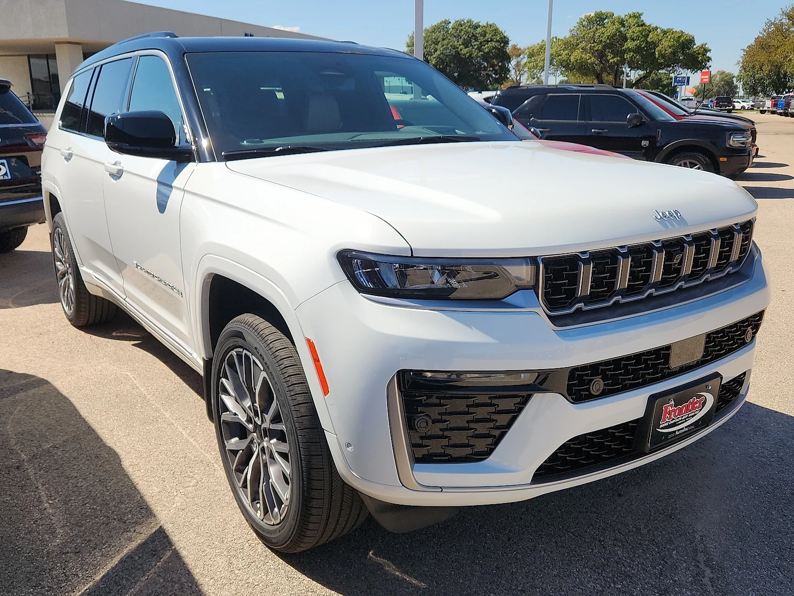 New 2027 Bright White Clear-Coat Paint Jeep L SUMMIT 4X4 image 4
