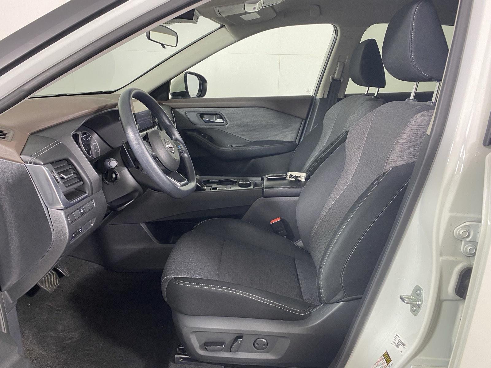 Used 2023 Pearl White Tricoat Nissan SV image 12
