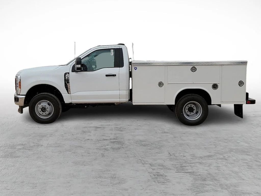 2025 Ford F-350 Super Duty Chassis Cab XL - Photo 6