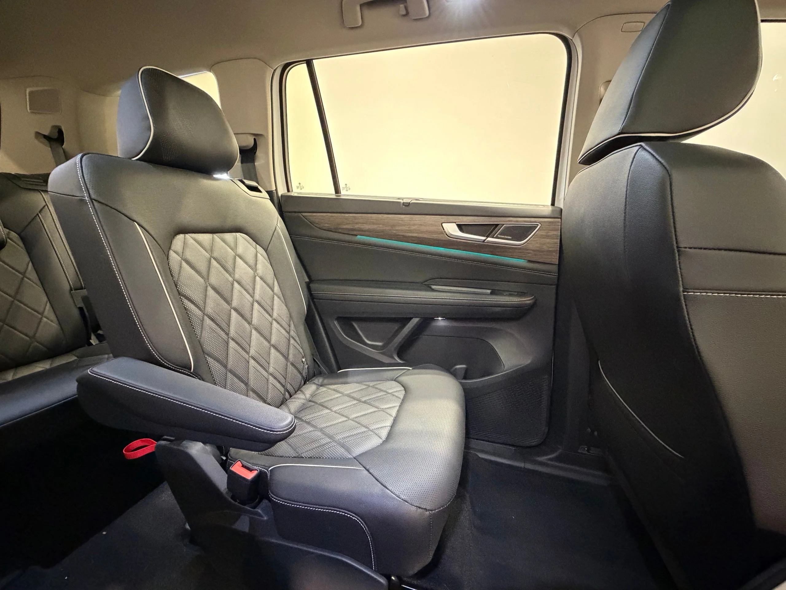 2025 Volkswagen Atlas SEL Premium R-Line - Photo 39