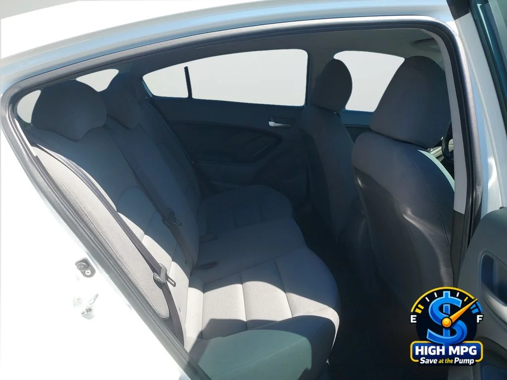 Used 2017 White Kia LX image 24