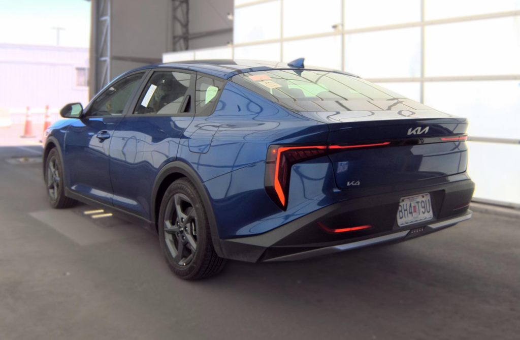 Used 2025 Blue Kia LXS image 4