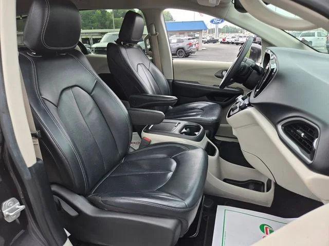 Used 2022 Gray Chrysler Touring L image 21