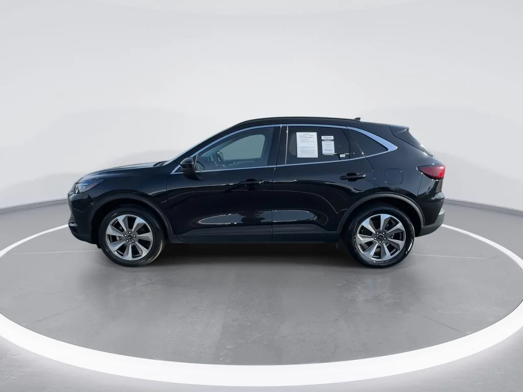 Used 2025  Ford Platinum image 5