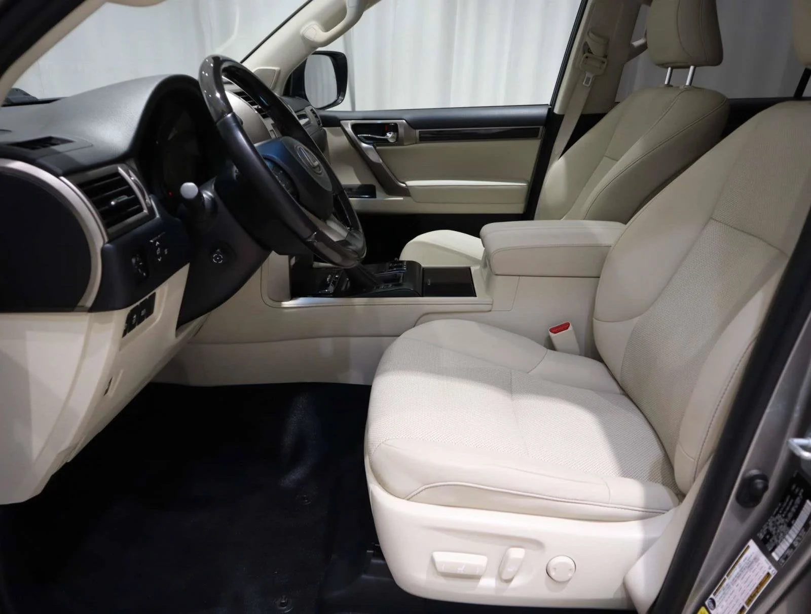 Used 2020 Silver Lexus GX 460 Premium image 16