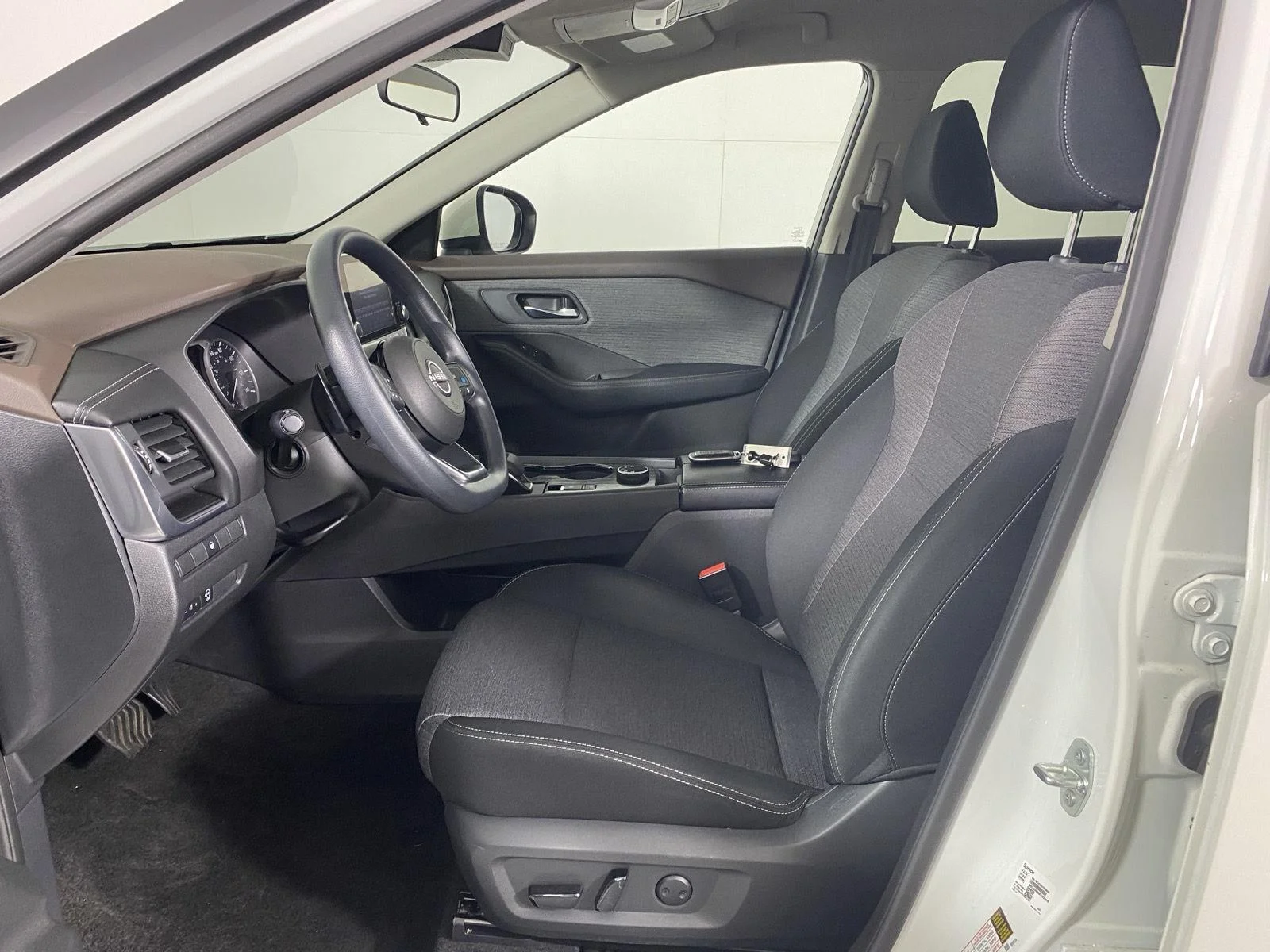 Used 2023 Pearl White Tricoat Nissan SV image 12